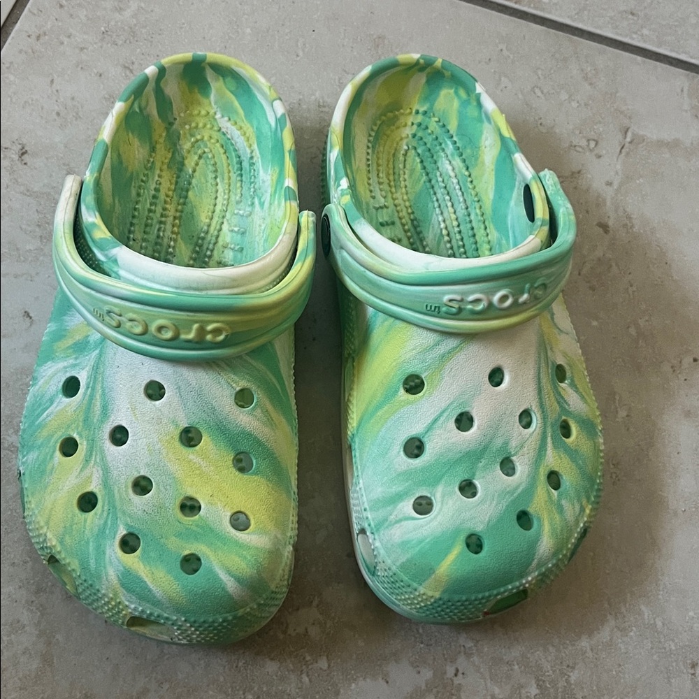 Crocs Classic tie dye green Marbled Clog